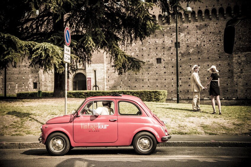 Milan: BIG CentralCityTour by Vintage Fiat 500 (3hs, 3stops)