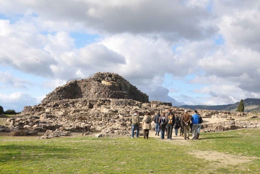 Cagliari: Su Nuraxi Barumini Unesco & Giara Horses 4h Tour