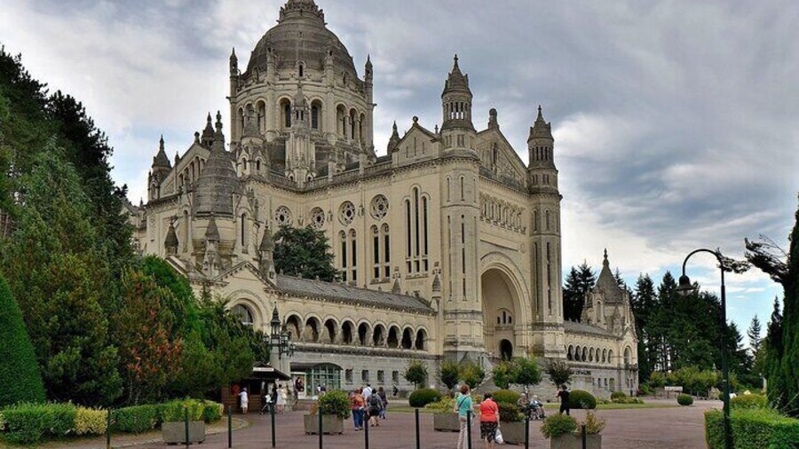 Livarot & Lisieux Private Food Tour from Le Havre