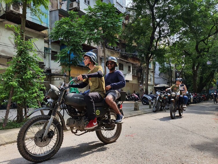 Hanoi Countryside and Bat Trang Ceramic Village Motorbike Tour