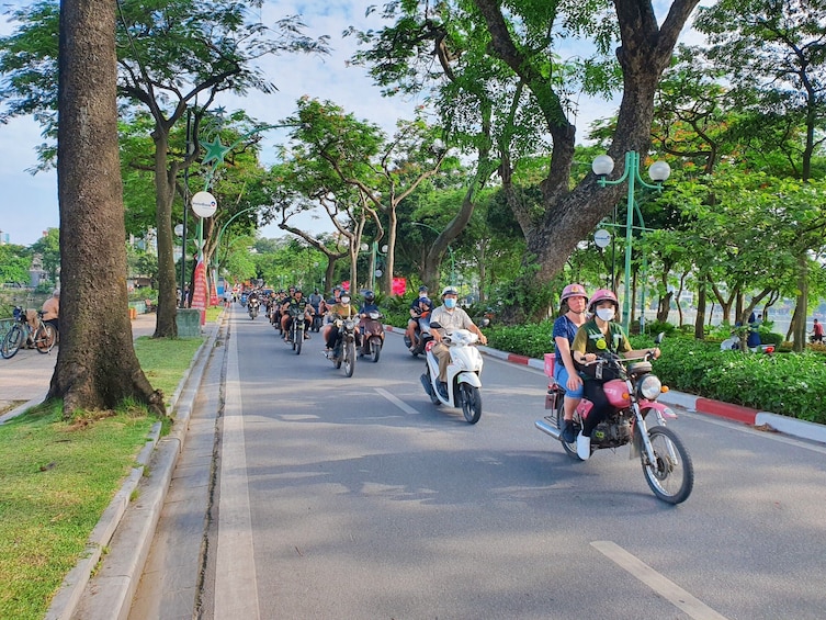 Hanoi Countryside and Bat Trang Ceramic Village Motorbike Tour