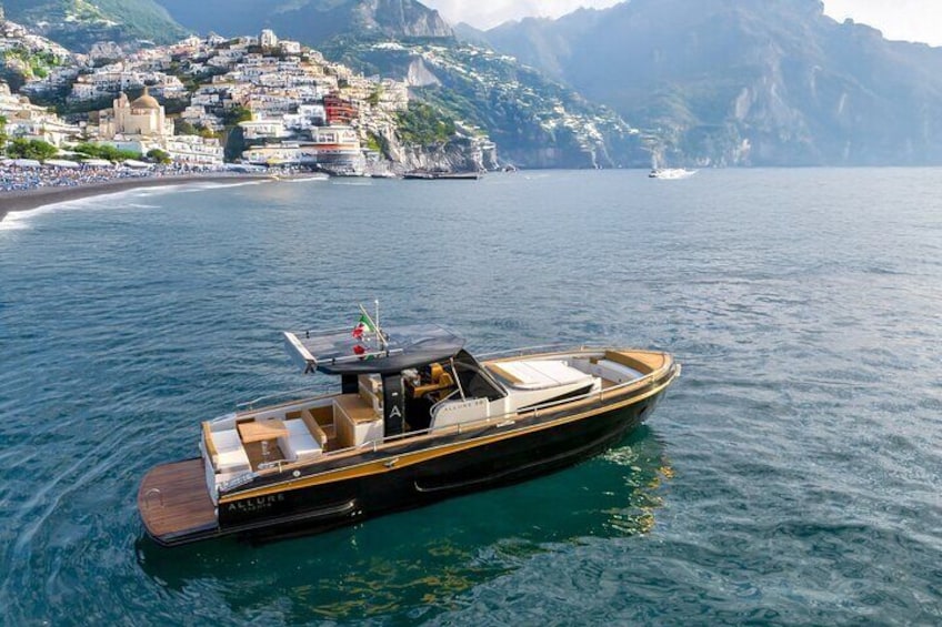 Capri Exclusive Private boat tour with City Visit and Brunch 