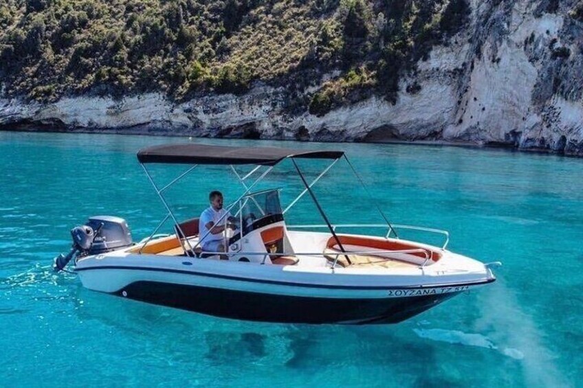 Private Day Tour To Shipwreck And Blue Caves by Boat in Zakynthos