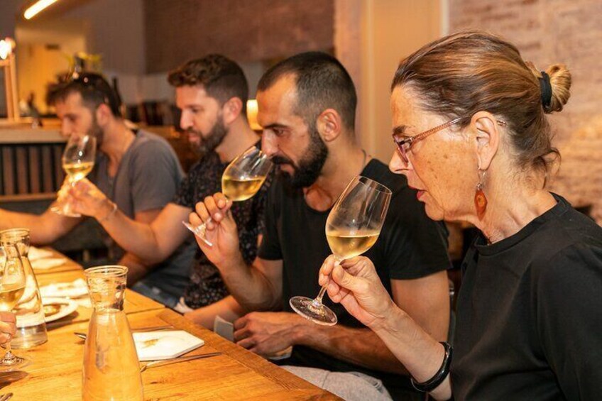 Barcelona: Eixample Bites & Sips - Tapas & Wine Tasting Tour 