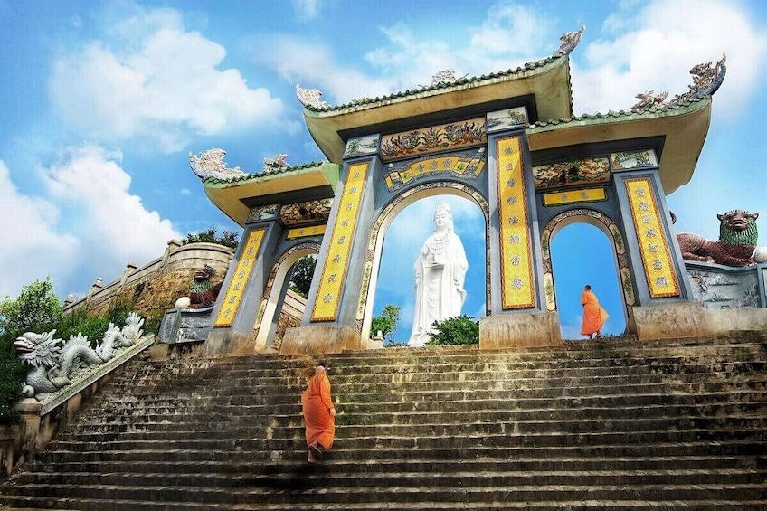 Da Nang Explore Bana Hills, Golden Bridge & Linh Ung Pagoda Full Day Tour