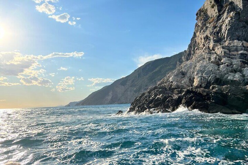 4-Hour Guided Boat Tour with Aperitif at Sunset in Spezia