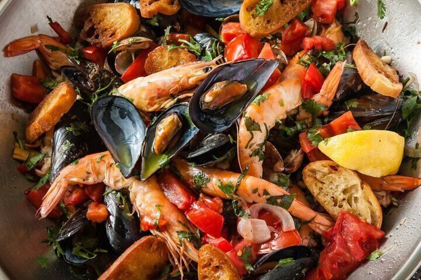 Cataplana for all: from market to the table