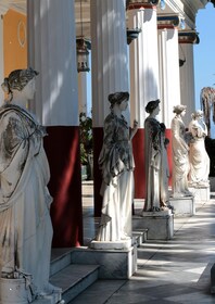 Palais d'Achilleion et ville de Corfou