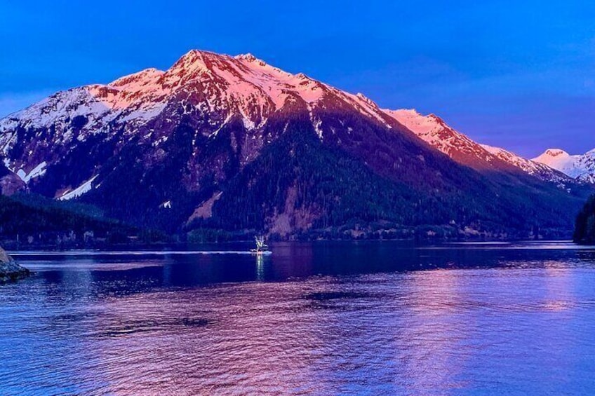 Your local guide will unveil the hidden gems of Sitka Sound and the Tongass National Forest, immersing you in the vibrant cultural heritage of Southeast Alaska.