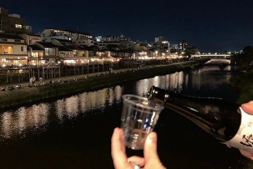 Bar and Izakaya Nightlife Tour in Kyoto