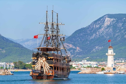 Alanya: Pirate Boat Trip with Lunch and Drinks