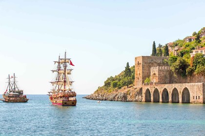 Alanya: Pirate Boat Trip with BBQ Lunch and Drinks