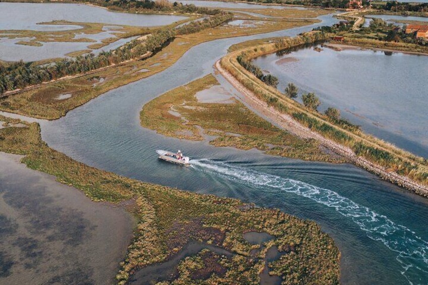 2 Hours Private Boat Tour in the Lagoon at Sunset with Aperitif