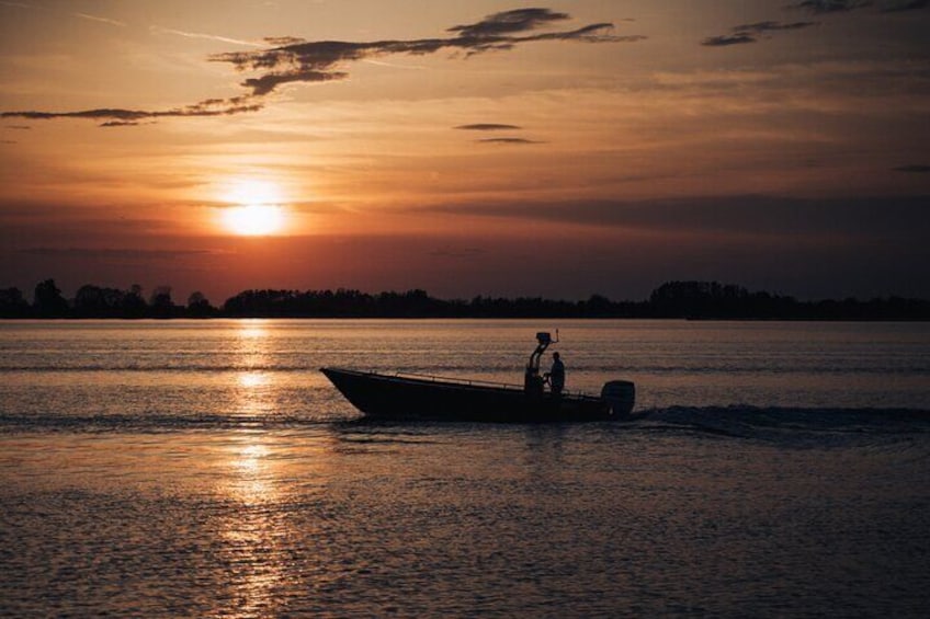 2 Hours Private Boat Tour in the Lagoon at Sunset with Aperitif