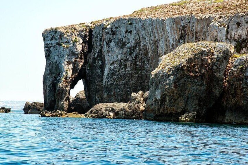 Private Boat Charter in Blue Lagoon Comino Highlights and Caves
