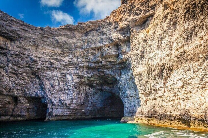 Private Boat Charter in Blue Lagoon Comino Highlights and Caves