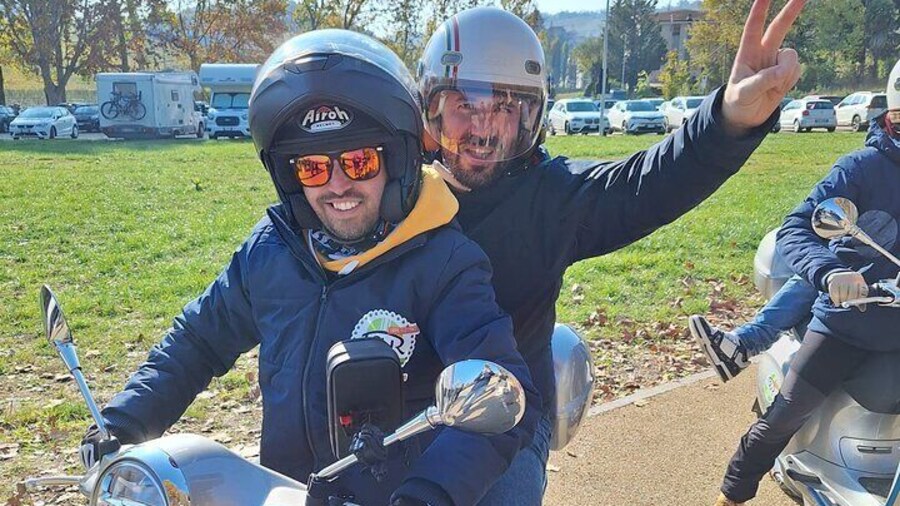 Langhe Food and wine tour on an electric Vespa in Barolo