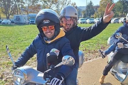 Vespa tour in the Langhe with winery visit and lunch