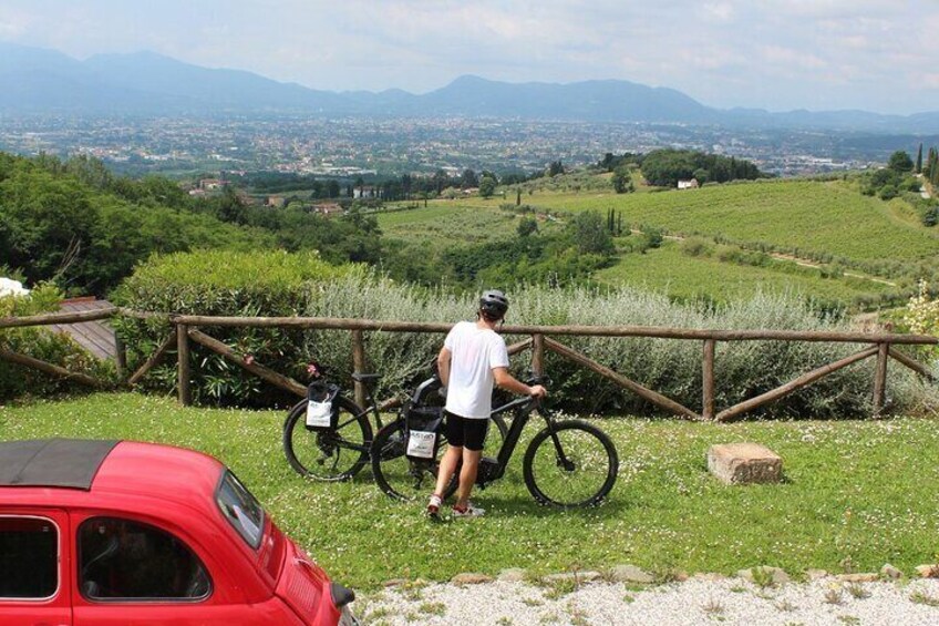 E-bike tour with tasting in the hills of Lucca