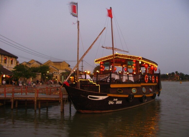 Picture 20 for Activity Romantic Sunset Dinner Cruise in Hoi An