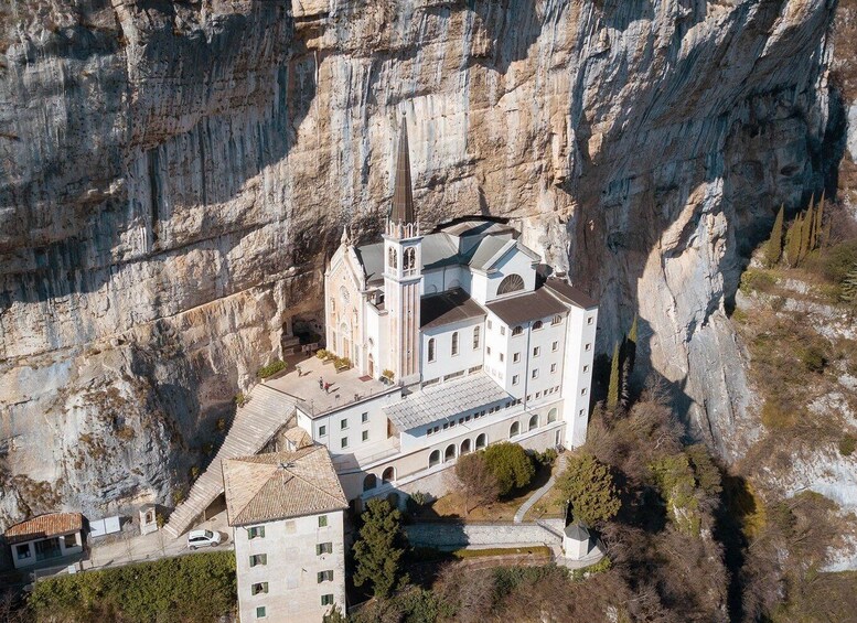 Verona: Madonna della Corona Sanctuary Walking Tour