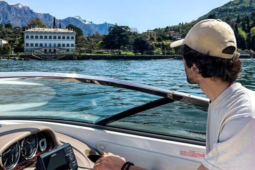 4 Hours Private Guided Tour by Motorboat on Lake Como