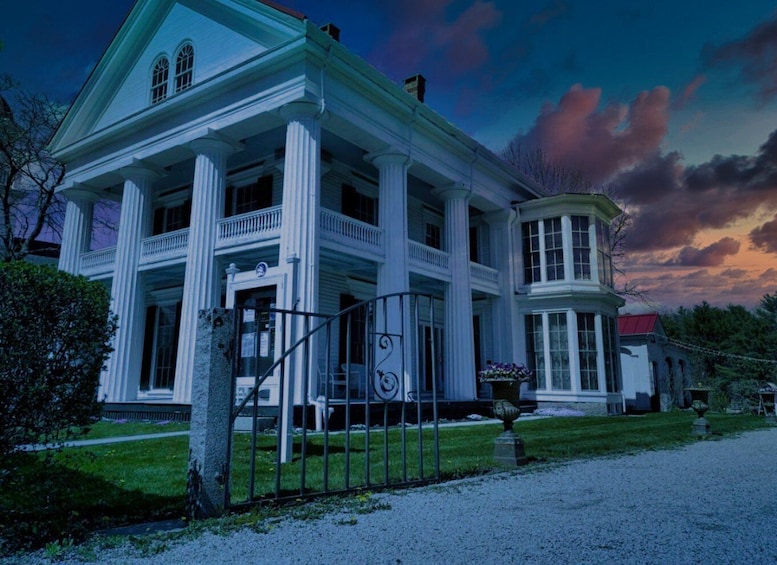 Picture 1 for Activity Kennebunkport: Haunted Ghost Walking Tour