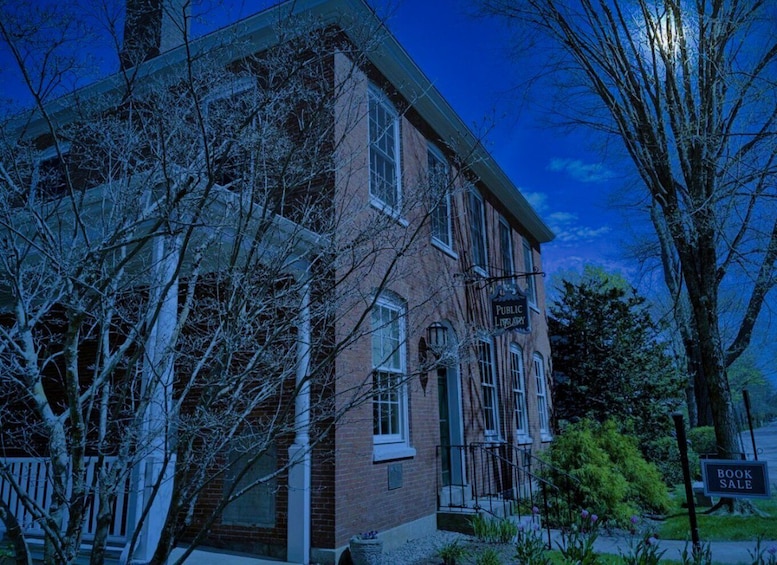 Picture 5 for Activity Kennebunkport: Haunted Ghost Walking Tour