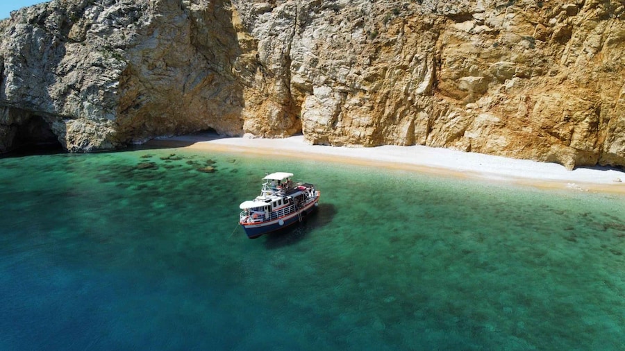 Krk: Golden Beach and Blue Cave Cruise with Welcome Drink