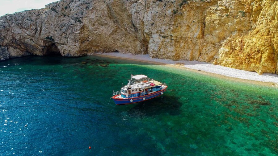 Krk: Golden Beach and Plavnik Cave Cruise with Welcome Drink