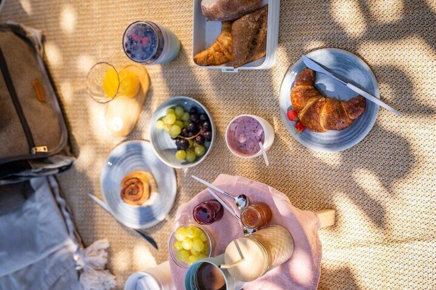 Private breakfast picnic on the Rigi