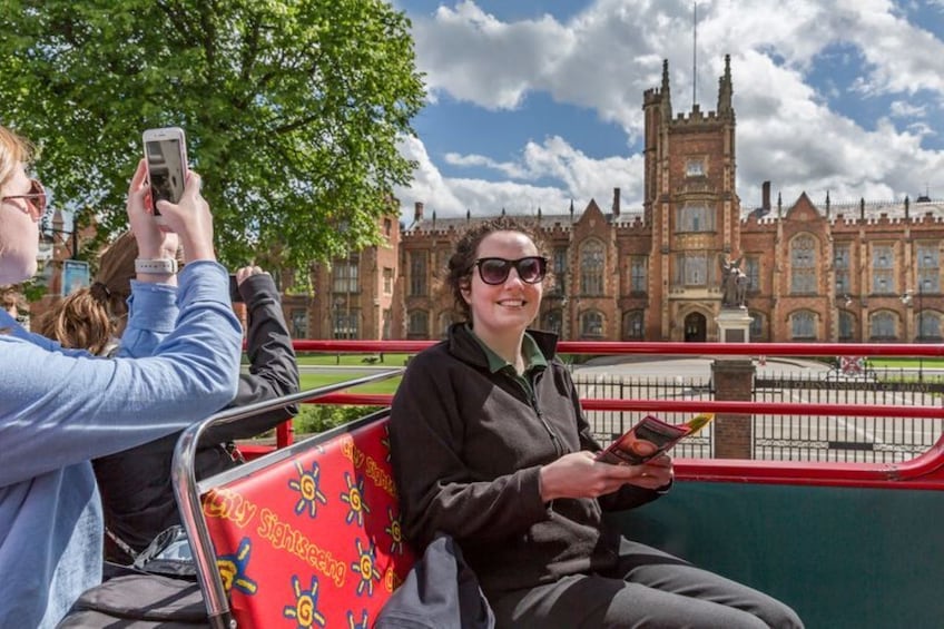 City Sightseeing Belfast: Hop-On Hop-Off Bus Tour & Giant's Causeway Tour