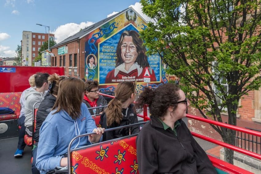 City Sightseeing Belfast: Hop-On Hop-Off Bus Tour & Giant's Causeway Tour