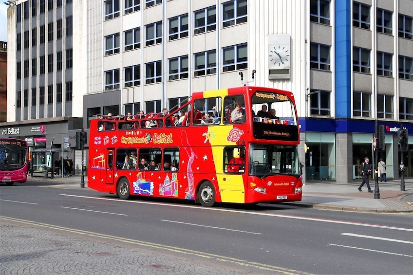 City Sightseeing Belfast: Hop-On Hop-Off Bus Tour & Giant's Causeway Tour