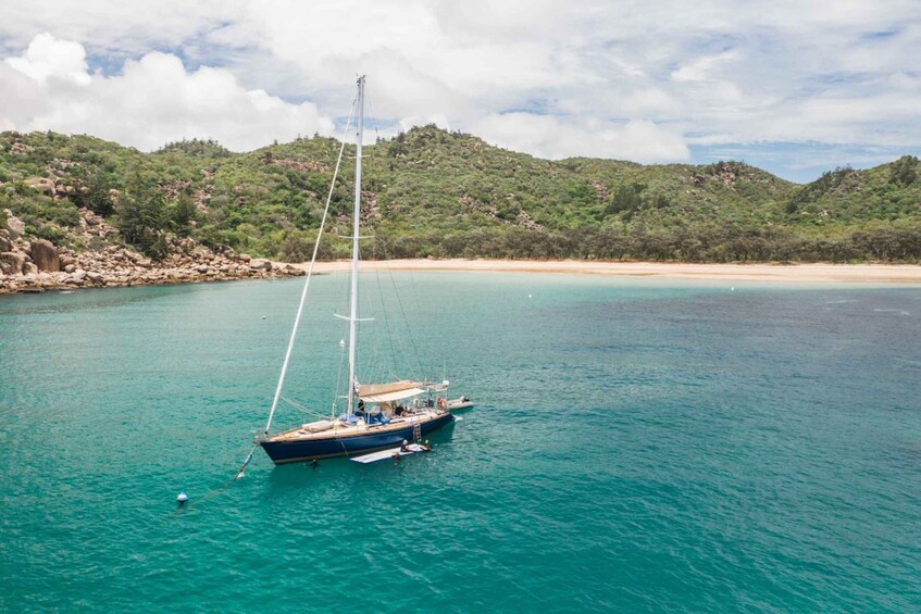 Magnetic Island: Lunchtime Sailing Cruise