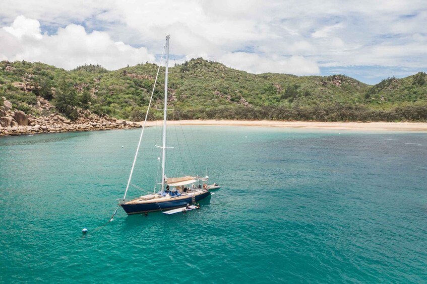 Magnetic Island: Lunchtime Sailing Cruise