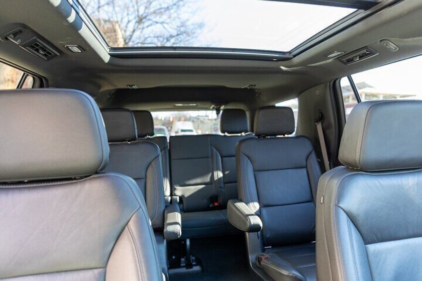 Panoramic Sunroof, 2nd Row Captain Seats. 