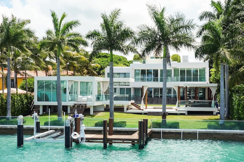 South Beach Cruise of Millionaire’s Homes & Miami Skyline