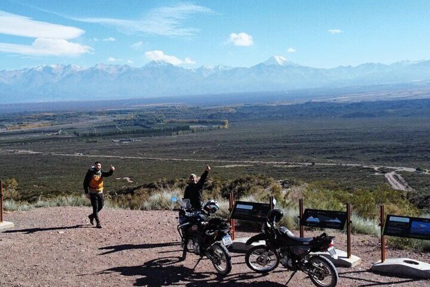 Personalized tours, on this occasion we visited the Uco Valley, unique views of the foothills and Tupungato volcano.