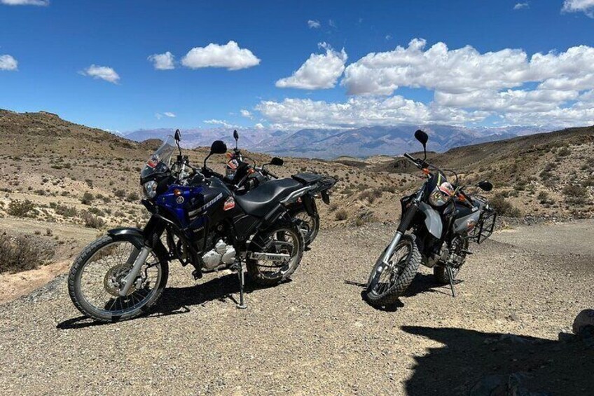 Road of the year, it is known for having 365 adventure curves and unique views of the Villavicencio hotel.