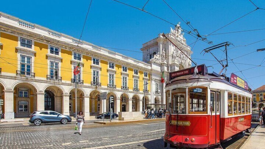 Private Tour to Porto from Lisbon with up to 3 City Stops