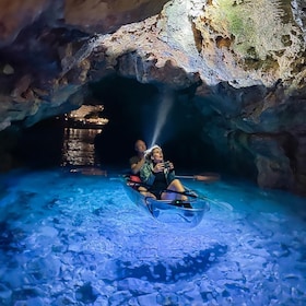 Von Pula aus: Blaue Höhle Transparentes Kajak Glühende Nacht Tour