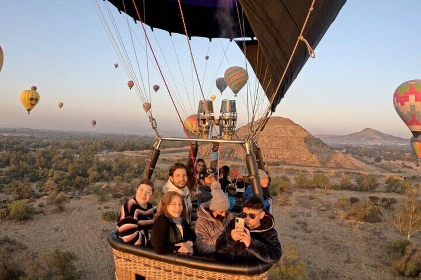 Balloon Flight and Pyramids Tour with Breakfast in Mexico City