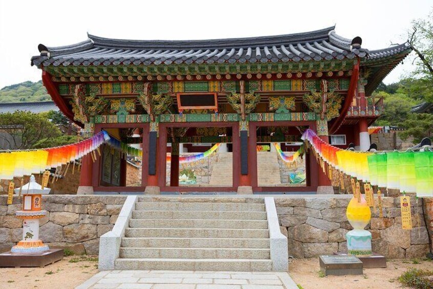 Spiritual Sojourn in Busan, Beomeosa & Hongbeopsa Tour