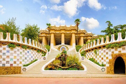 Barcelona: Gaudi's Park Guell Fast Track Guided Tour