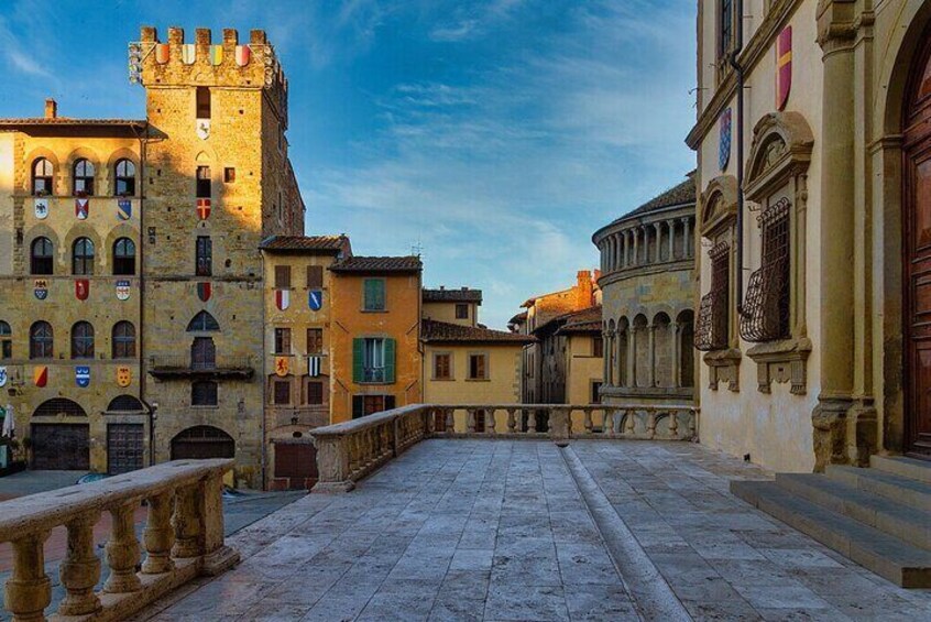 Arezzo Scavenger Hunt and Sights Self-Guided Tour
