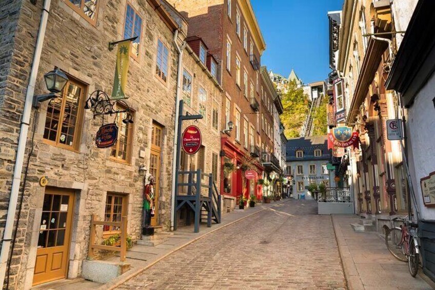 Old Quebec private tour on foot and by vehicle