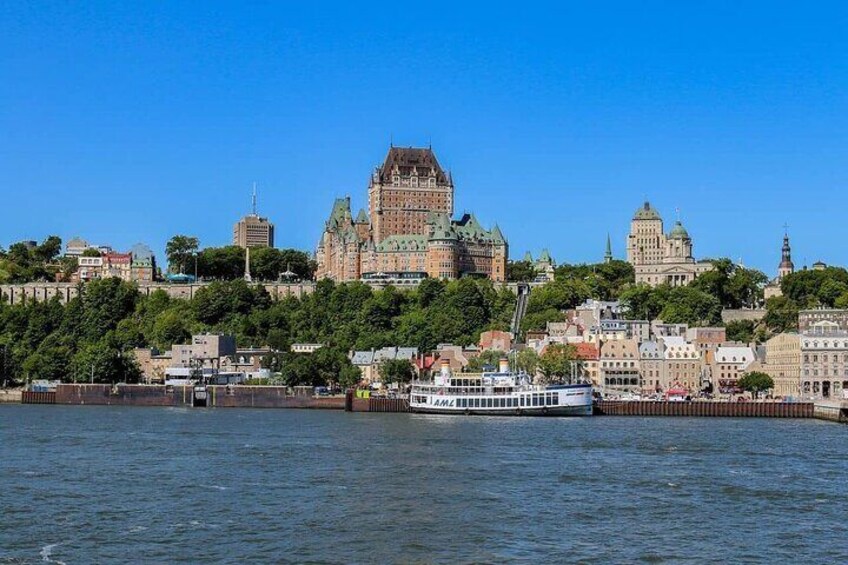 Old Quebec private tour on foot and by vehicle