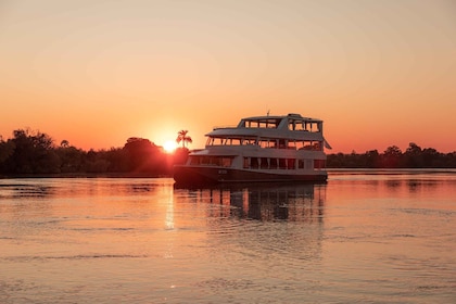 น้ำตกวิกตอเรีย: ล่องเรือชมพระอาทิตย์ตกที่แม่น้ำซัมเบซีสุดหรู 2 ชั่วโมง