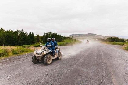 Reikiavik: Excursión guiada en quad por el campo con traslados